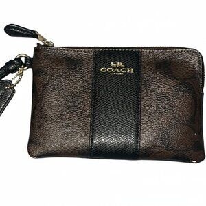 Vintage 2004 Coach Corner Zip Wristlet in Signature Canvas